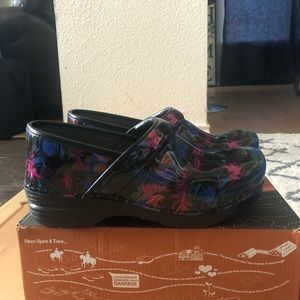 women’s dansko shoes